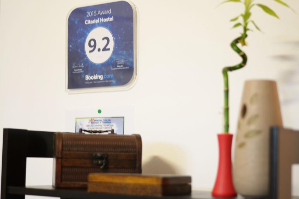 Citadel Hostel อัลบายูเลีย ภายนอก รูปภาพ